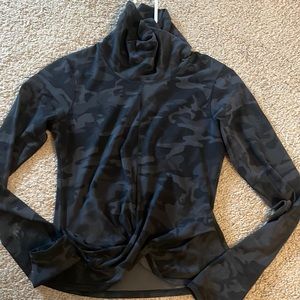 Lululemon cropped turtleneck shirt long sleeve